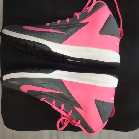 Nike - Picture 5 of 16